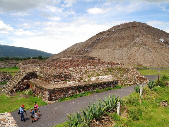 Teotihuacán (Pyramiden nahe Mexiko Stadt)